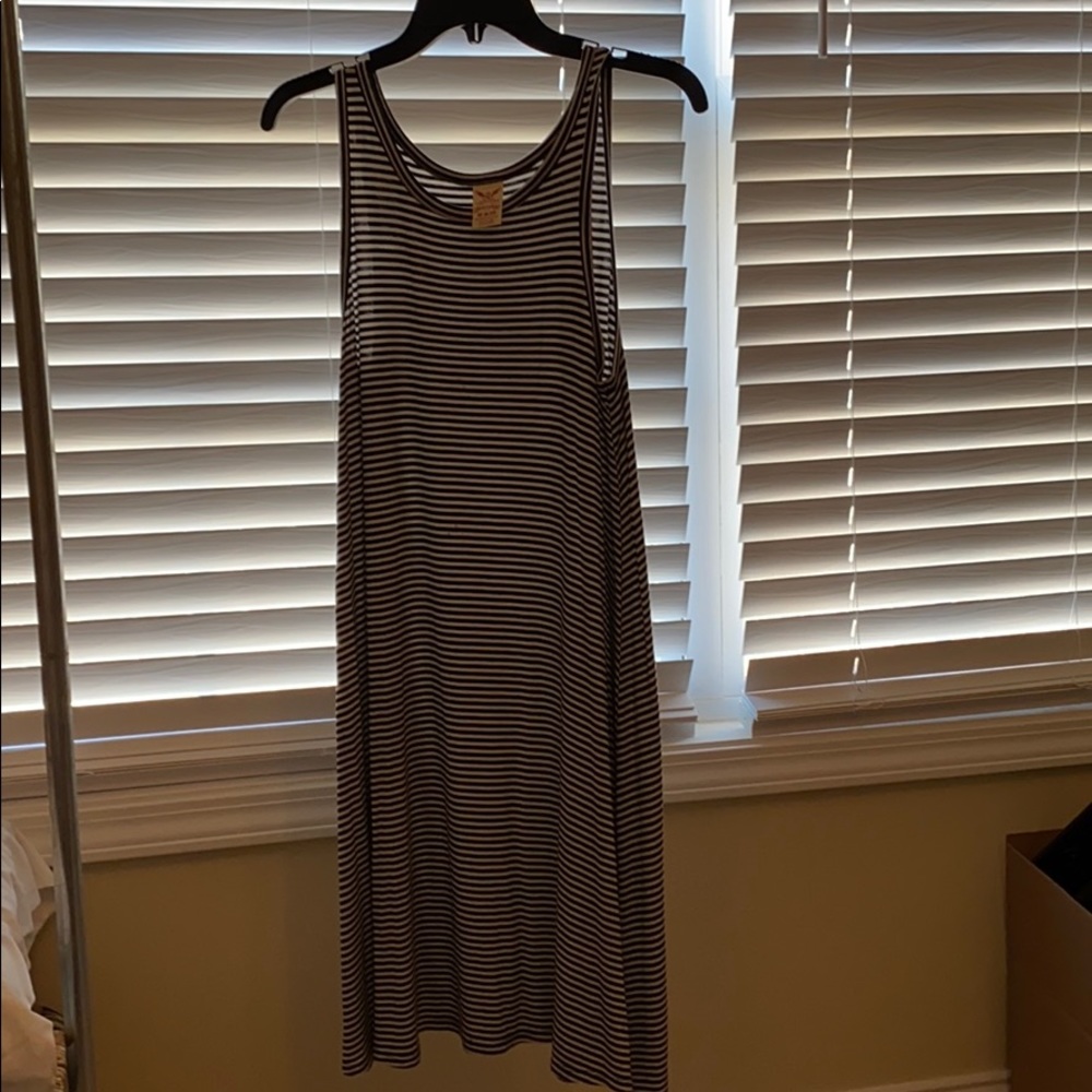 Sleeveless faded glory dress
